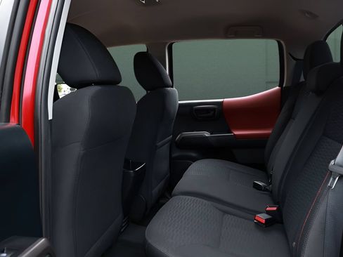 Used 2016 Toyota Tacoma SR5 w/ SR5 Appearance Package (SN) AWD/4WD image 24