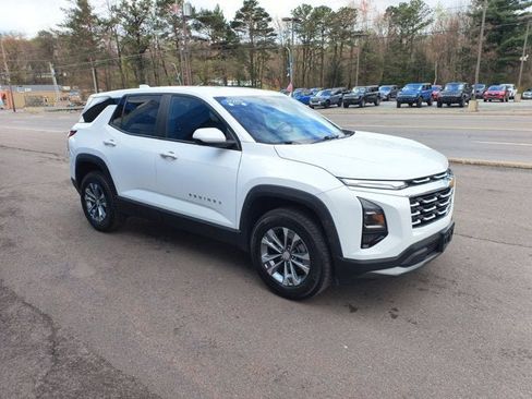 Used 2025 Chevrolet Equinox LT AWD/4WD image 2
