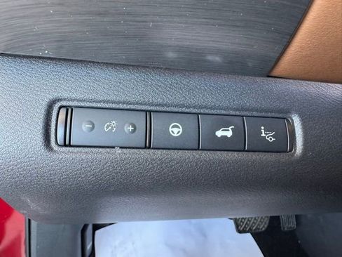 Used 2024 Nissan Pathfinder Platinum w/ Cargo Package image 17