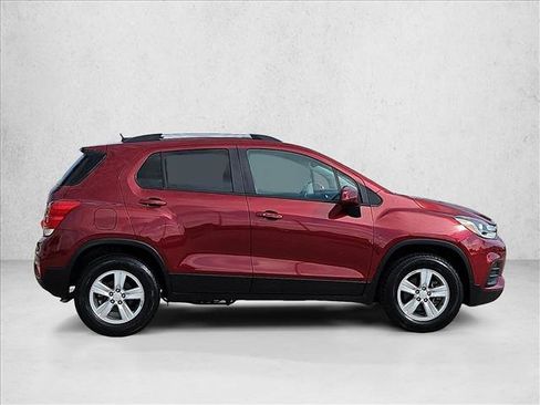 Used 2022 Chevrolet Trax LT w/ Driver Confidence Package image 4