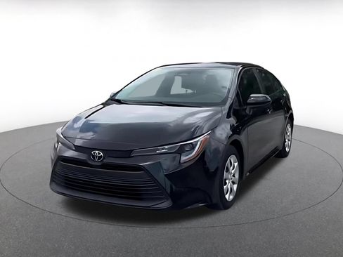 Used 2025 Toyota Corolla LE FWD image 7