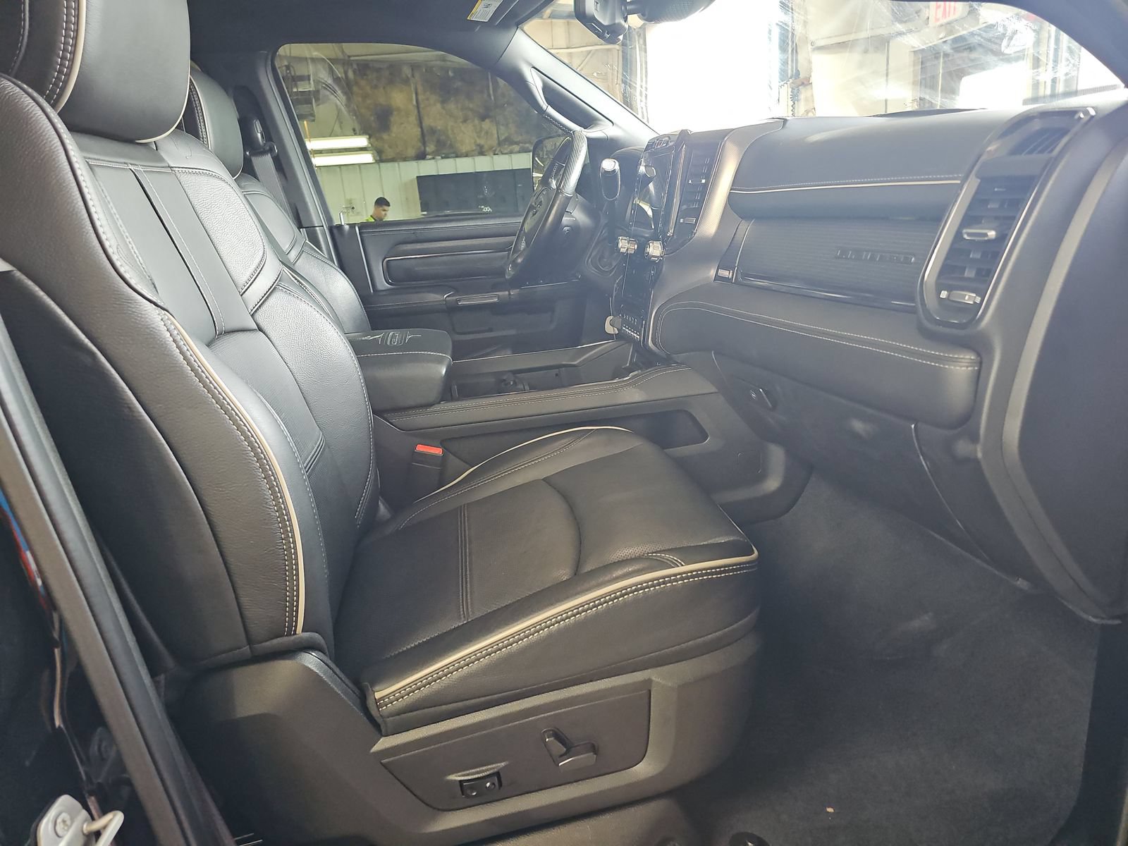 Used 2022 RAM 3500 Limited AWD/4WD image 13