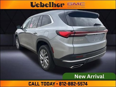 Used 2025 Buick Enclave Preferred image 4