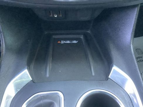 Used 2023 Chevrolet Traverse LT image 18