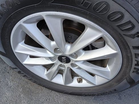 Used 2019 Kia Sorento LX w/ LX Convenience Package image 8