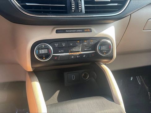 Certified 2020 Ford Escape Titanium AWD/4WD image 36