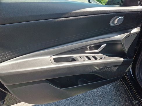 Used 2022 Hyundai Elantra SEL image 14