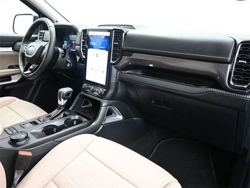 Used 2025 Ford Ranger Lariat w/ Chrome Accent Package image 10