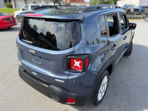 Used 2022 Jeep Renegade Latitude AWD/4WD image 20