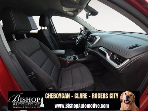 Used 2024 GMC Terrain SLE w/ Driver Convenience Package image 32