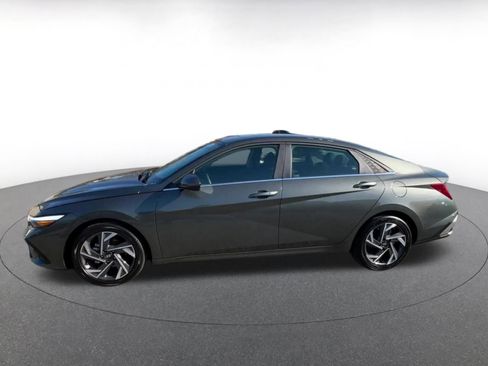 Used 2025 Hyundai Elantra SEL image 9