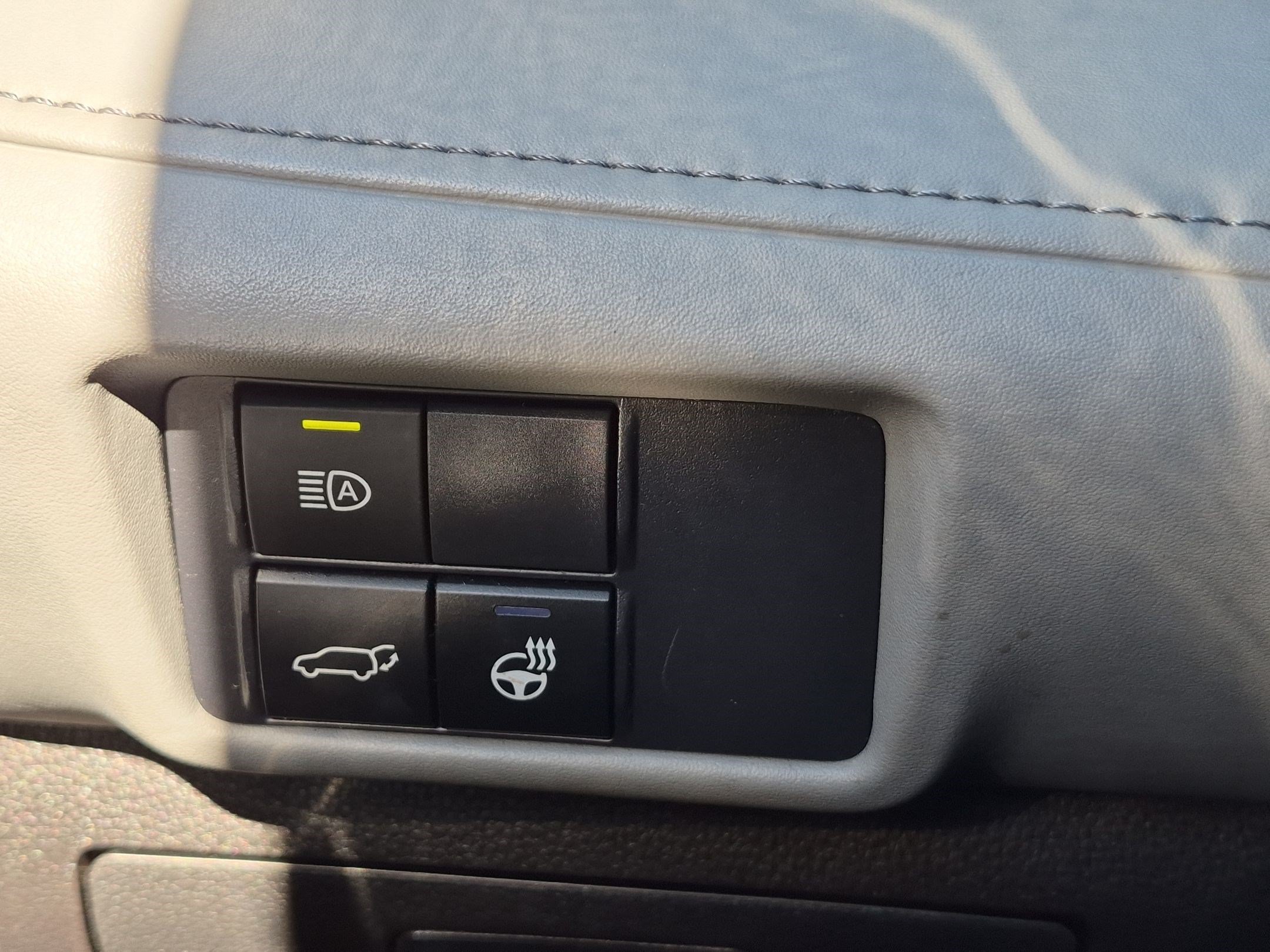 Used 2021 Toyota Highlander Limited FWD image 17