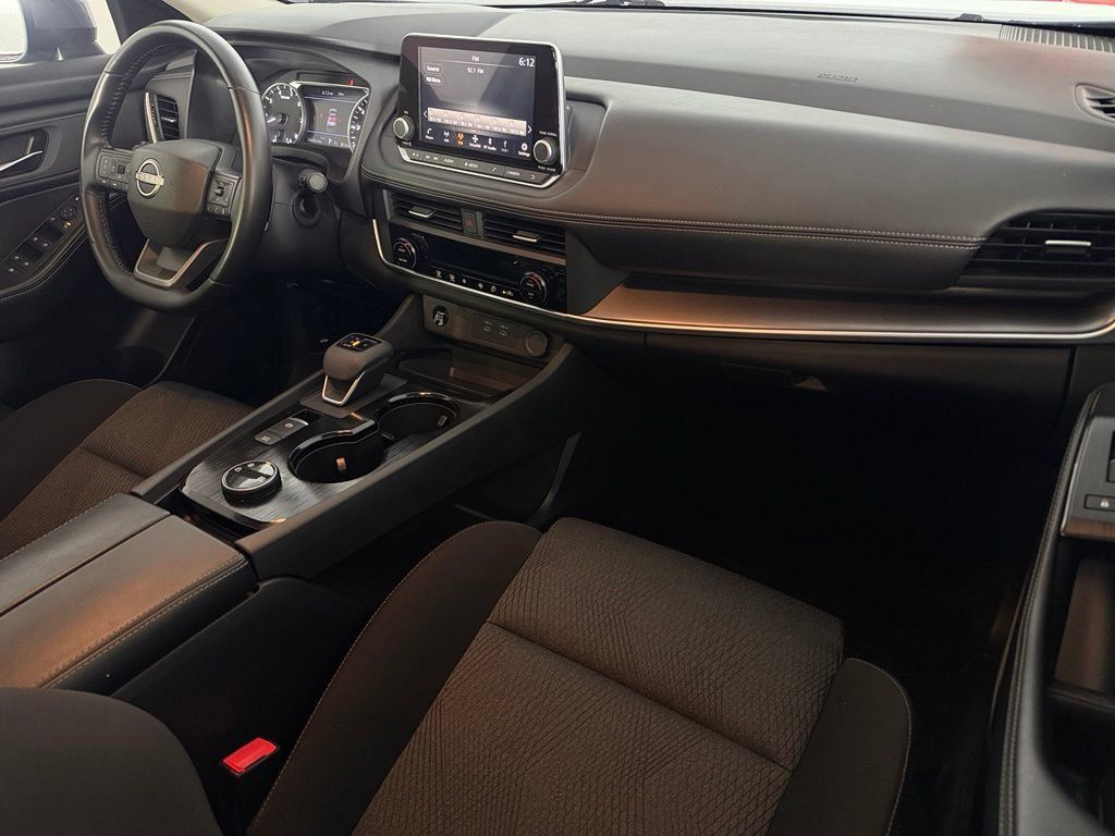 Used 2025 Nissan Rogue SV AWD/4WD image 13