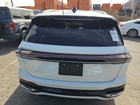 Used 2024 Lincoln Nautilus Reserve w/ Equipment Group 202A image 8