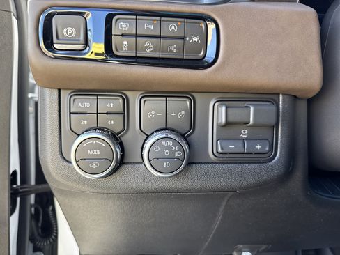 Used 2026 GMC Yukon Denali Ultimate w/ LPO, Floor Liner Package image 19