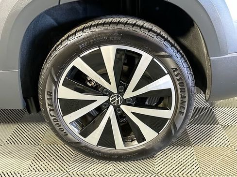 Used 2024 Volkswagen Taos SE FWD image 30