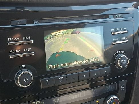 Used 2016 Nissan Rogue SV AWD/4WD image 18