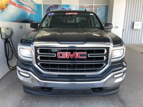 Used 2017 GMC Sierra 1500 SLE w/ SLE Value Package AWD/4WD image 2