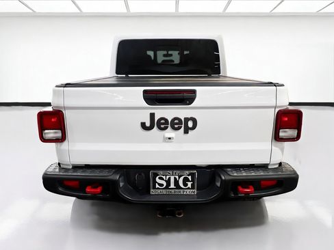 Used 2022 Jeep Gladiator Rubicon w/ Cold Weather Group AWD/4WD image 5