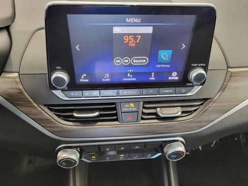 Used 2025 Nissan Altima 2.5 SV image 7