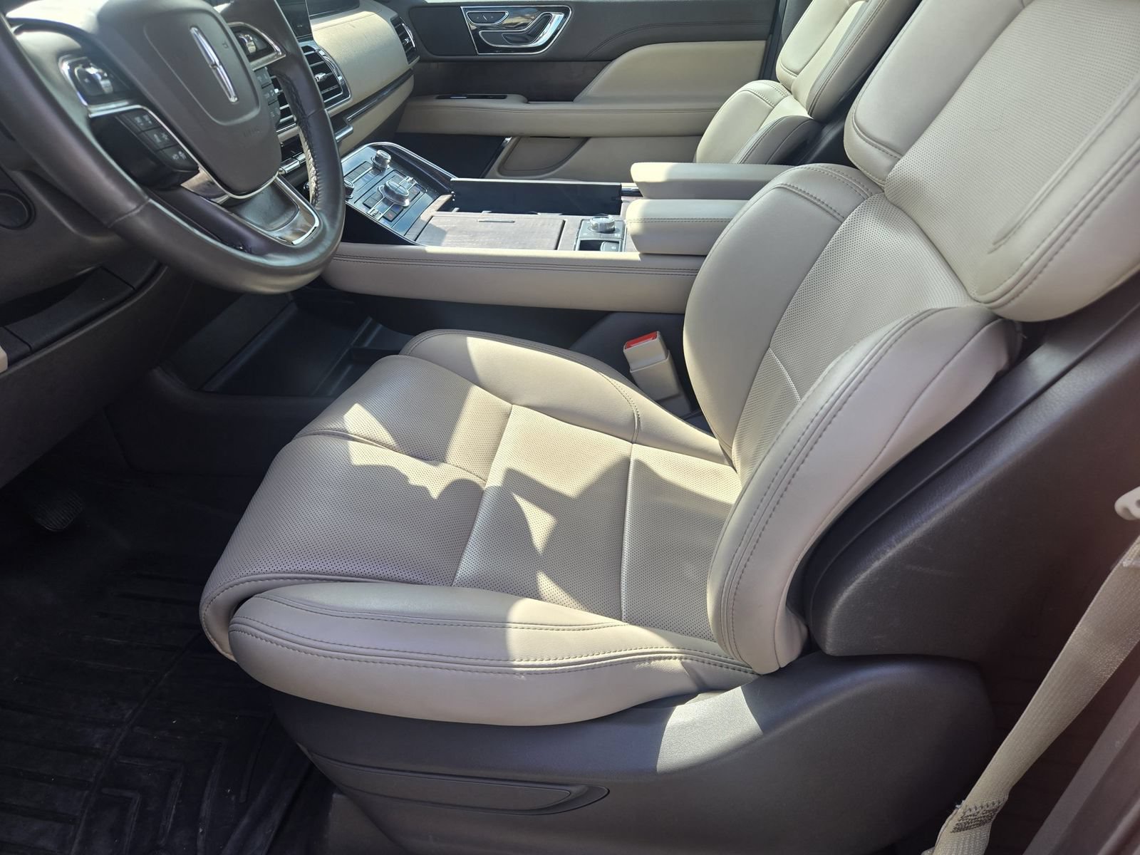 Used 2023 Lincoln Navigator 2WD image 13