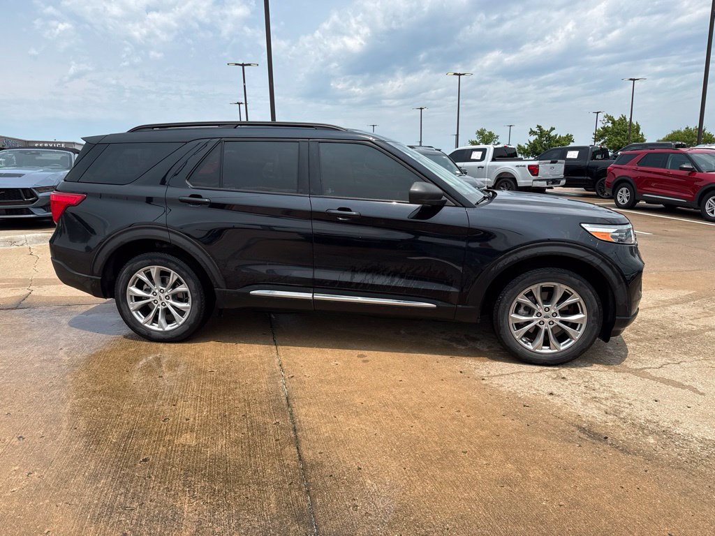 Used 2024 Ford Explorer XLT w/ Equipment Group 202A AWD/4WD image 3