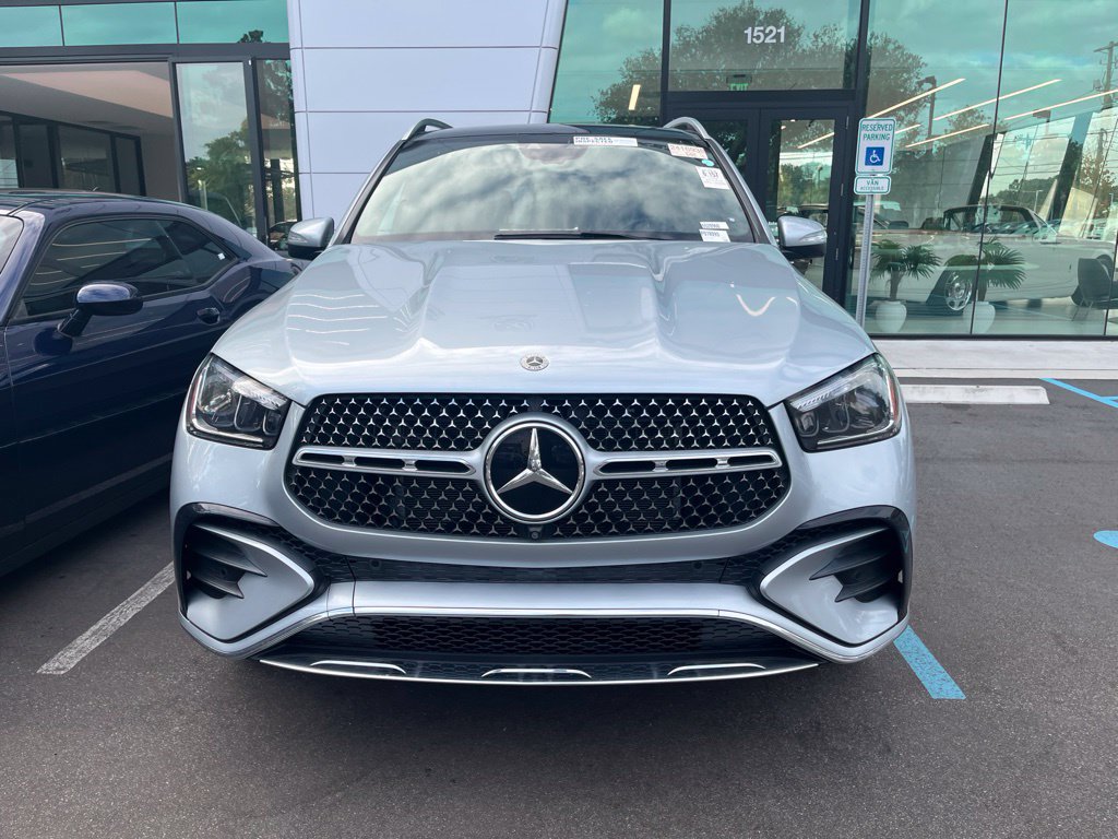 Used 2024 Mercedes-Benz GLE 450 4MATIC w/ AMG Line Exterior image 3