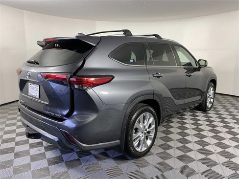 Used 2023 Toyota Highlander Limited image 9