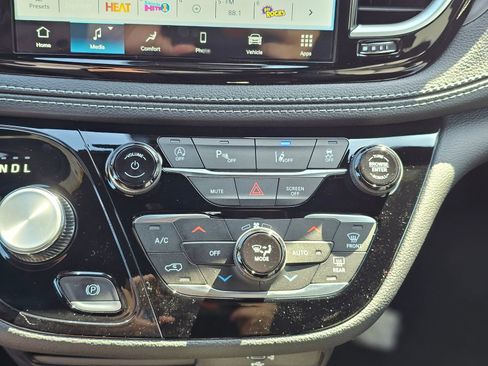 New 2026 Chrysler Pacifica Select image 13