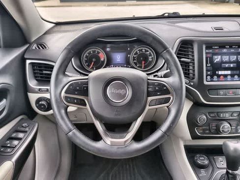 Certified 2021 Jeep Cherokee Latitude Lux w/ Comfort/Convenience Group AWD/4WD image 23