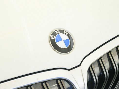 Certified 2023 BMW 330i Sedan w/ Convenience Package RWD image 8
