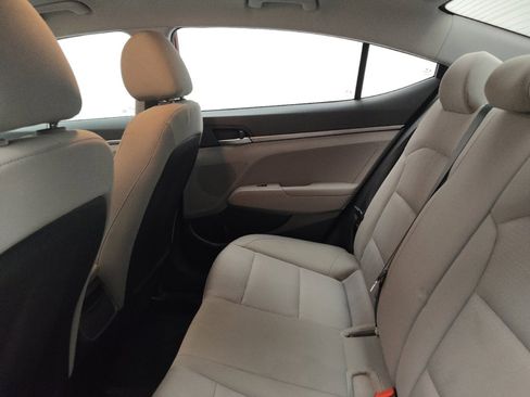 Used 2017 Hyundai Elantra SE image 18