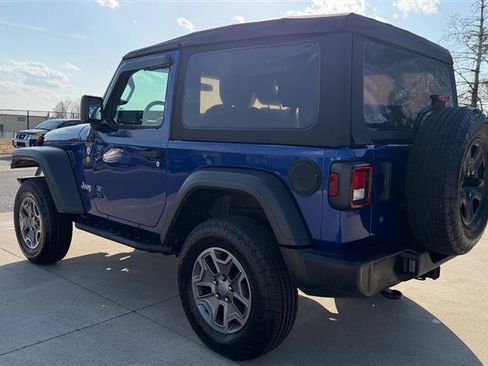 Used 2018 Jeep Wrangler Sport image 3