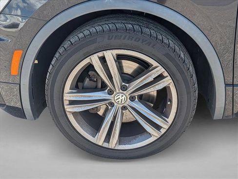 Used 2018 Volkswagen Tiguan SEL w/ R-Line Package FWD image 10