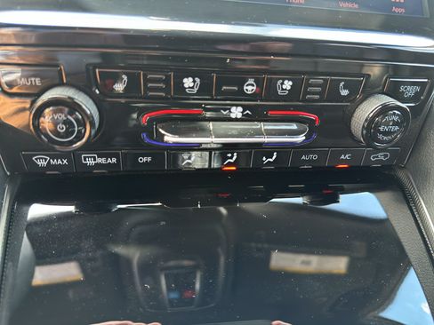 Used 2024 Jeep Grand Cherokee L Limited w/ Luxury Tech Group II RWD image 19