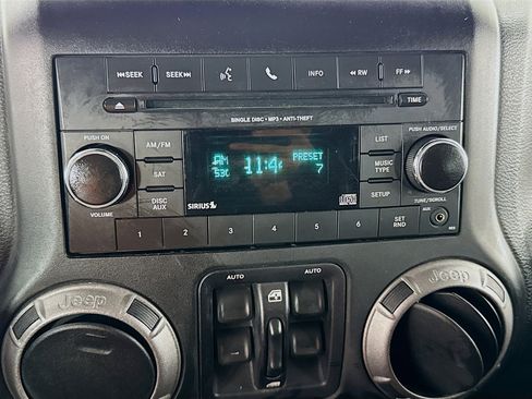 Used 2015 Jeep Wrangler Unlimited Sport image 17