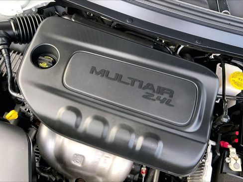 Used 2021 Jeep Cherokee Latitude Plus FWD image 29