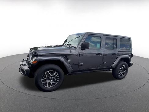 Used 2025 Jeep Wrangler Unlimited Sahara AWD/4WD image 8