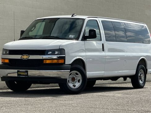 Used 2025 Chevrolet Express 3500 LT w/ LT Preferred Equipment Group RWD image 8