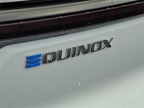 New 2026 Chevrolet Equinox EV LT image 18