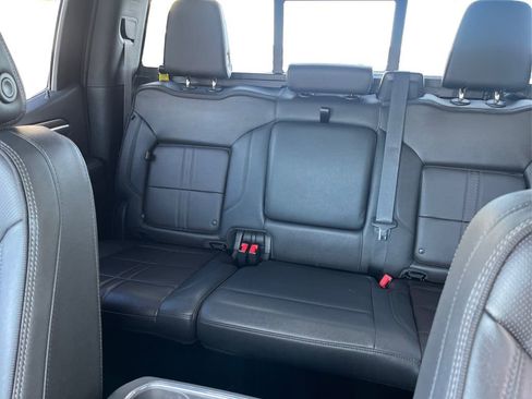 Used 2022 Chevrolet Silverado 1500 High Country w/ Technology Package image 12