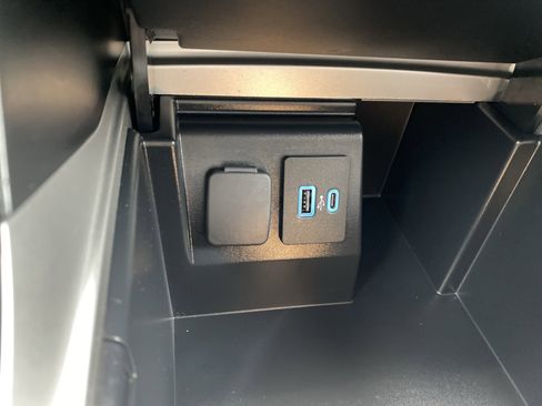 Used 2022 Ford Explorer XLT w/ Class IV Trailer Tow Package image 21