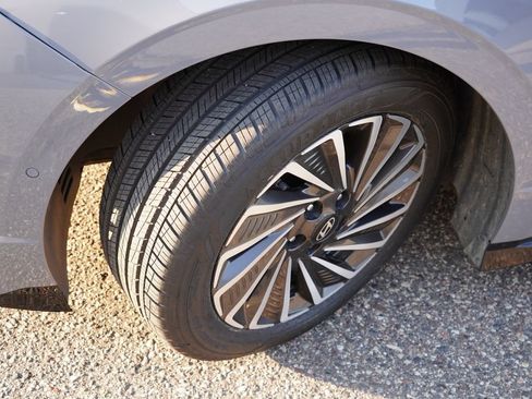 Used 2024 Hyundai Sonata Limited FWD image 13