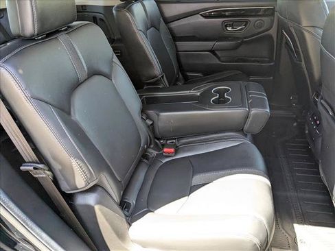 Used 2025 Honda Pilot Touring image 19