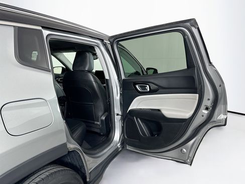 Used 2022 Jeep Compass Limited image 28