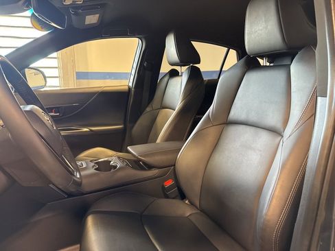 Used 2022 Toyota Venza XLE image 23