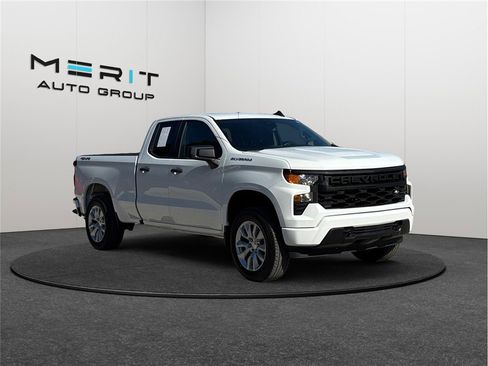 Used 2022 Chevrolet Silverado 1500 Custom image 1