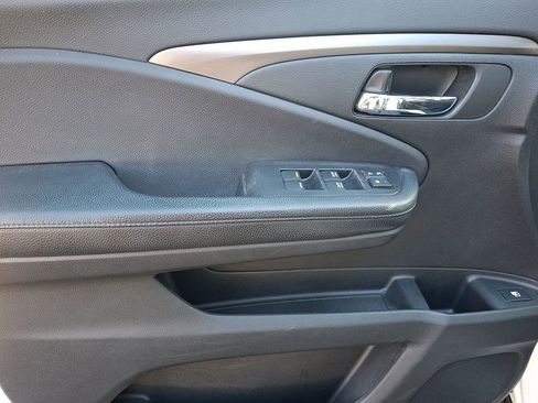 Used 2018 Honda Pilot LX image 12