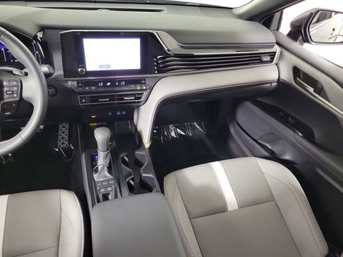 Used 2026 Toyota Camry SE FWD image 17