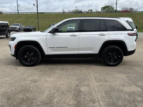 New 2026 Jeep Grand Cherokee Altitude AWD/4WD image 10